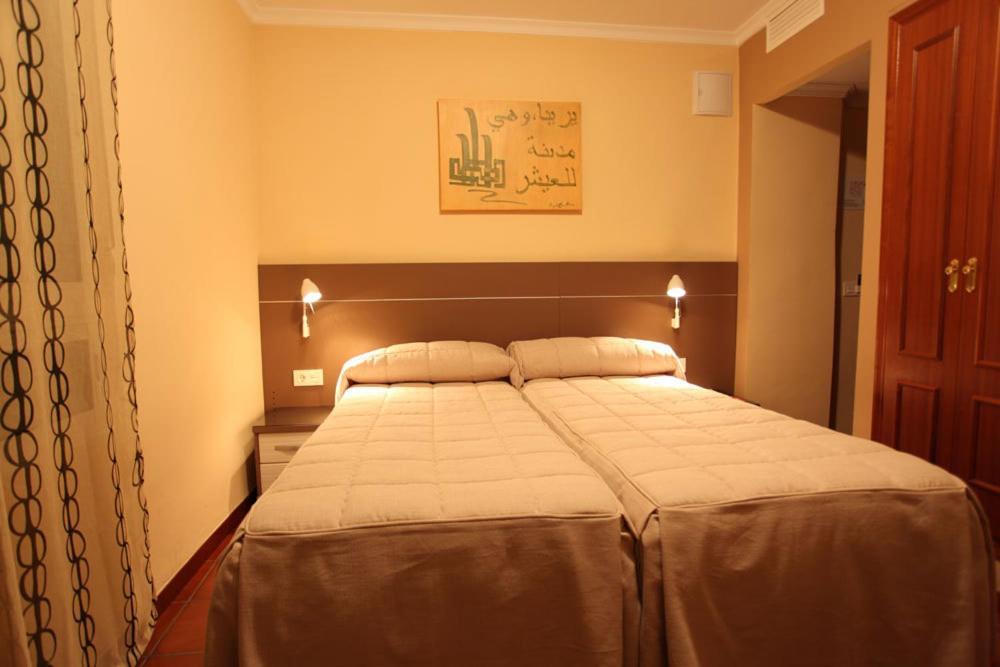 Hostal Zurbaran Llerena Esterno foto